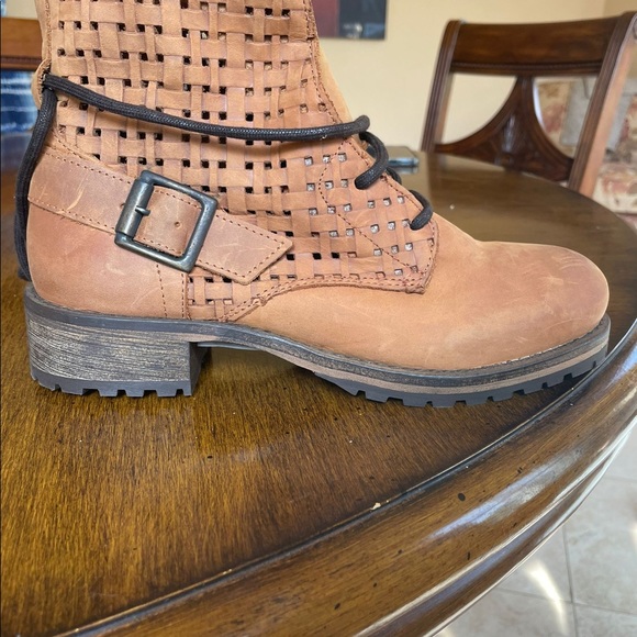 Shoes - Picture 2 of 2